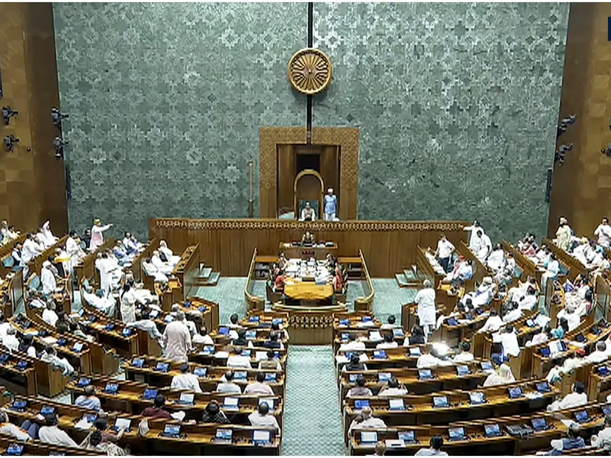 Parliament Monsoon Session: लोकसभा में आज पेश होंगे 4 अहम विधेयक, ‘केरलम’ नाम बदलने से लेकर ट्रिब्यूनल सुधार तक पर रहेगी नजर