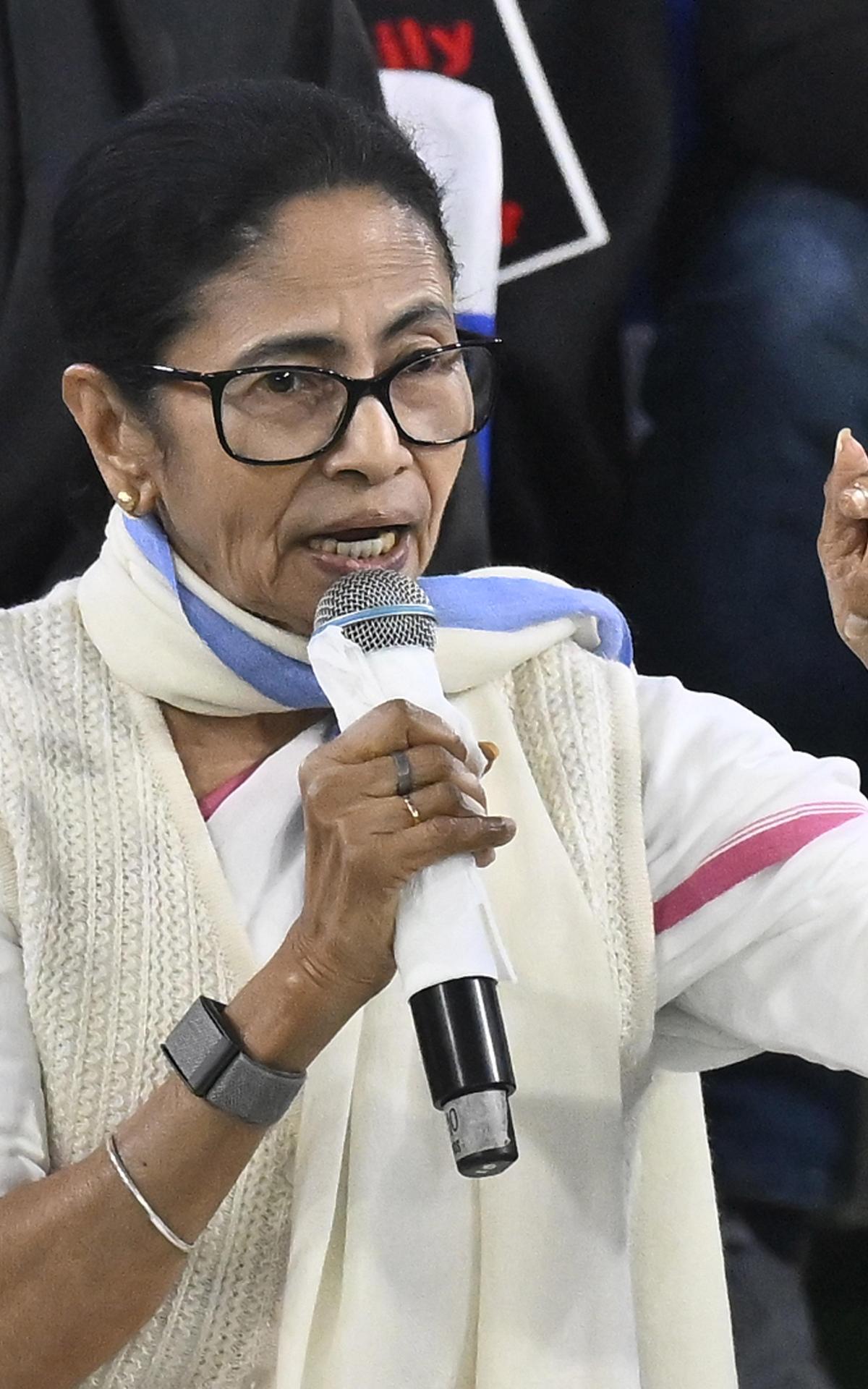 बंगाल की राजनीति में ममता की वापसी कितनी संभव?