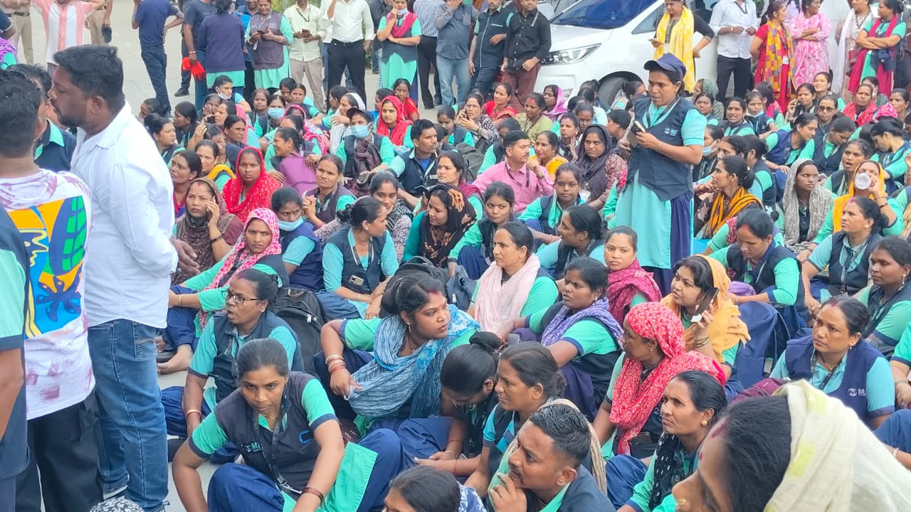 भोपाल एम्स में 260 आउटसोर्स कर्मचारियों को हटाने पर हंगामा, विरोध के बाद आदेश वापस