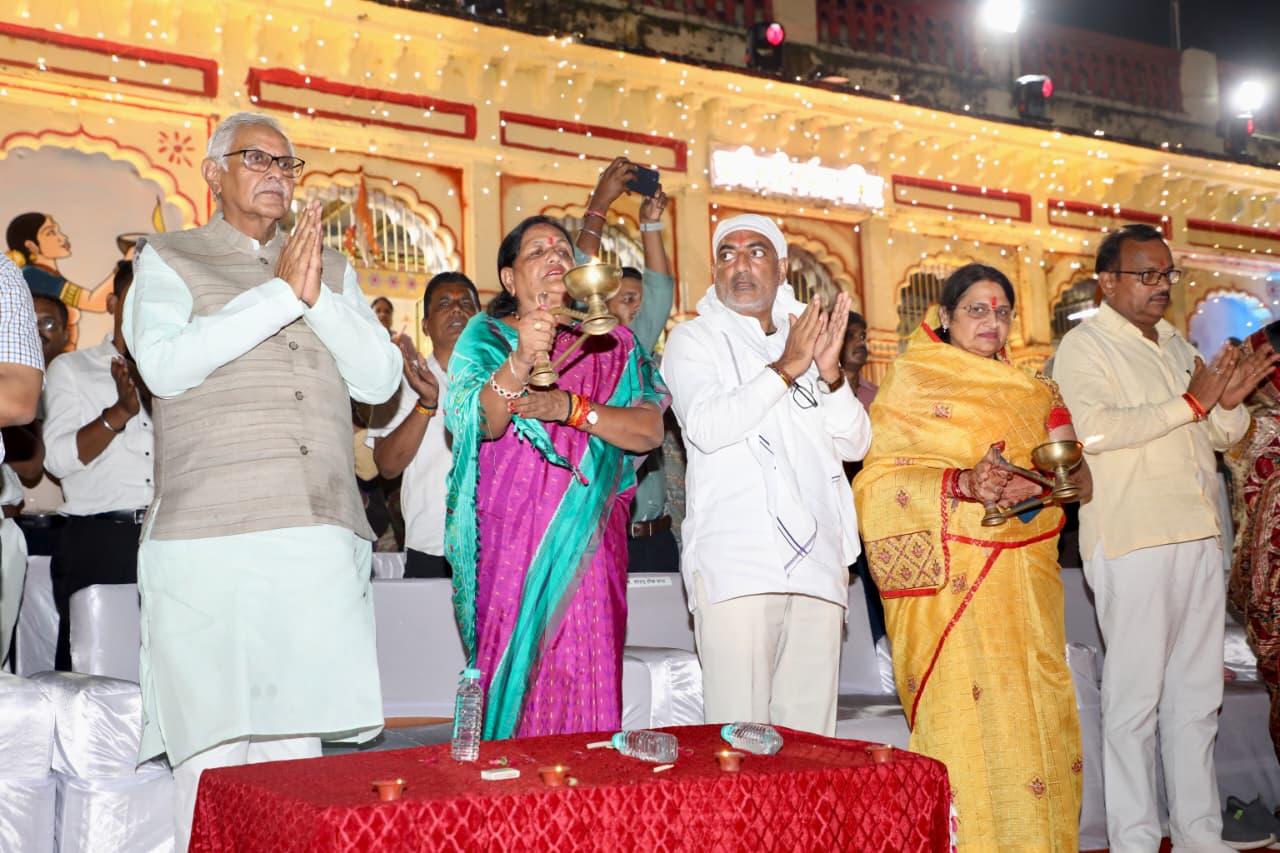 51 हजार दीपों से जगमगाया सेठानी घाट, मां नर्मदा की महाआरती और नर्मदाष्टक से भक्तिमय हुआ नर्मदापुरम
