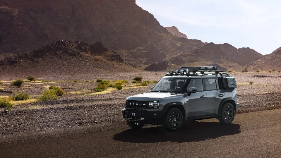 JSW की पहली SUV की तैयारी, 360 HP PHEV पावरट्रेन और 1,200 KM तक रेंज का दावा