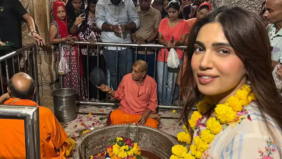 भक्ति में डूबीं भूमि पेडनेकर, दतिया पहुंचकर मां पीतांबरा और वनखंडेश्वर महादेव के किए दर्शन