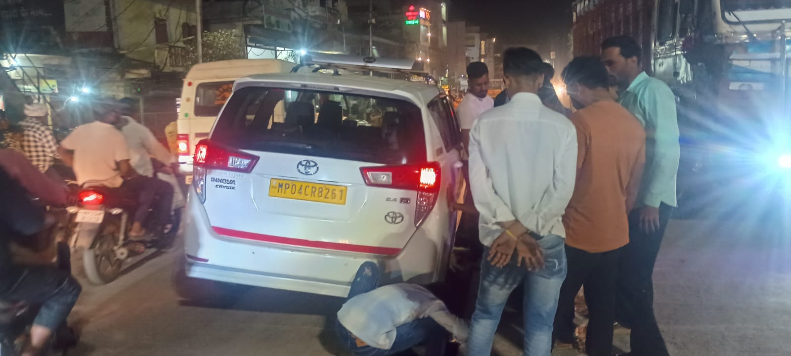 जनता की जान से खिलवाड़! PWD और बेपरवाह ठेकेदार की नाकामी माखननगर में बनी 'हादसों की सड़क'