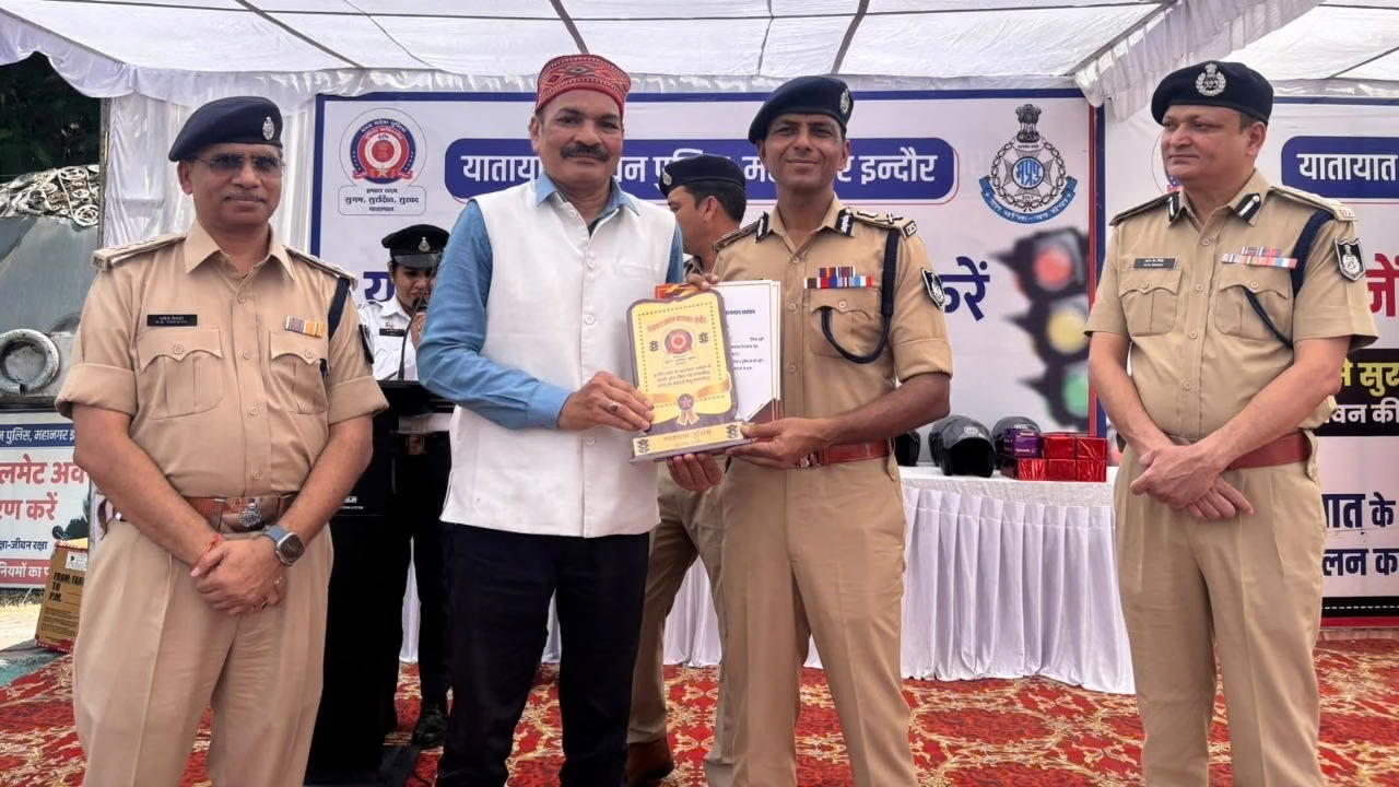 यातायात जागरूकता पर आलोक बाजपेयी की शॉर्ट फिल्मों की सराहना, इंदौर पुलिस के वरिष्ठ अधिकारियों ने बताया प्रभावी प्रयास