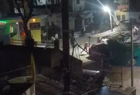 शरद पूर्णिमा की रात दो पक्षों में  पथराव
