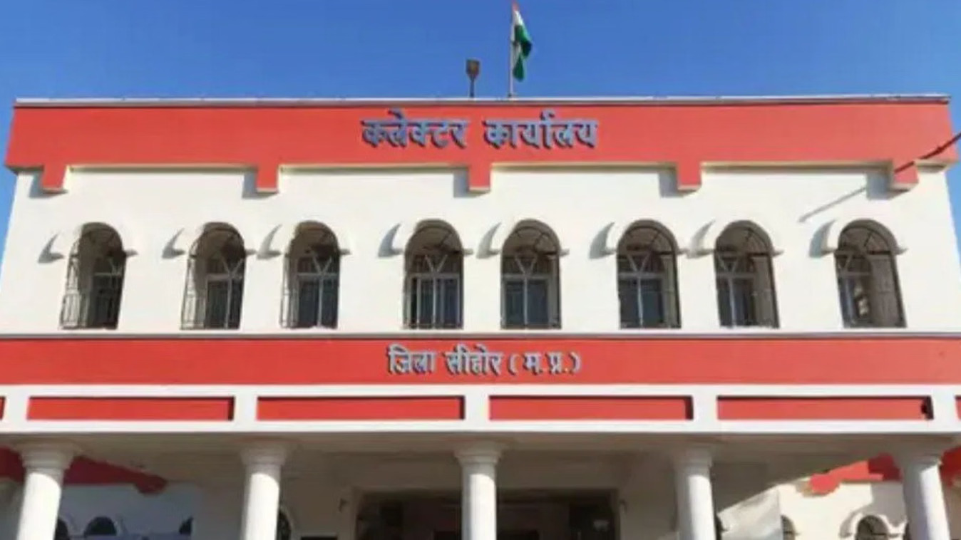 सीहोर की आंगनवाड़ियों में ‘कागजी उपस्थिति’ का खेल! कमिश्नर के निरीक्षण में खुली पोल, परियोजना अधिकारी निलंबित