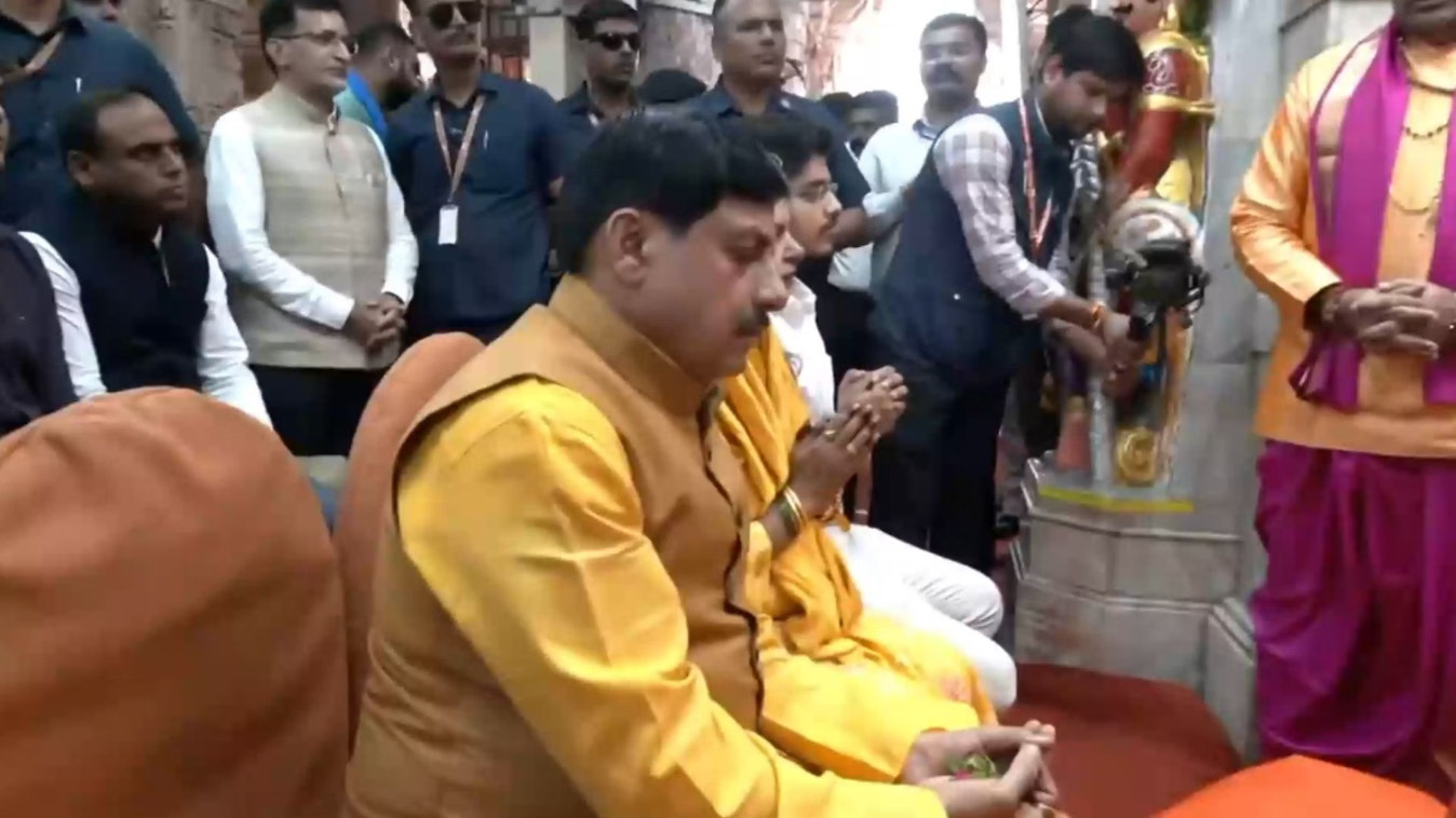 CM मोहन यादव ने द्वारकाधीश मंदिर में किए दर्शन-पूजन, प्रदेशवासियों के कल्याण की कामना