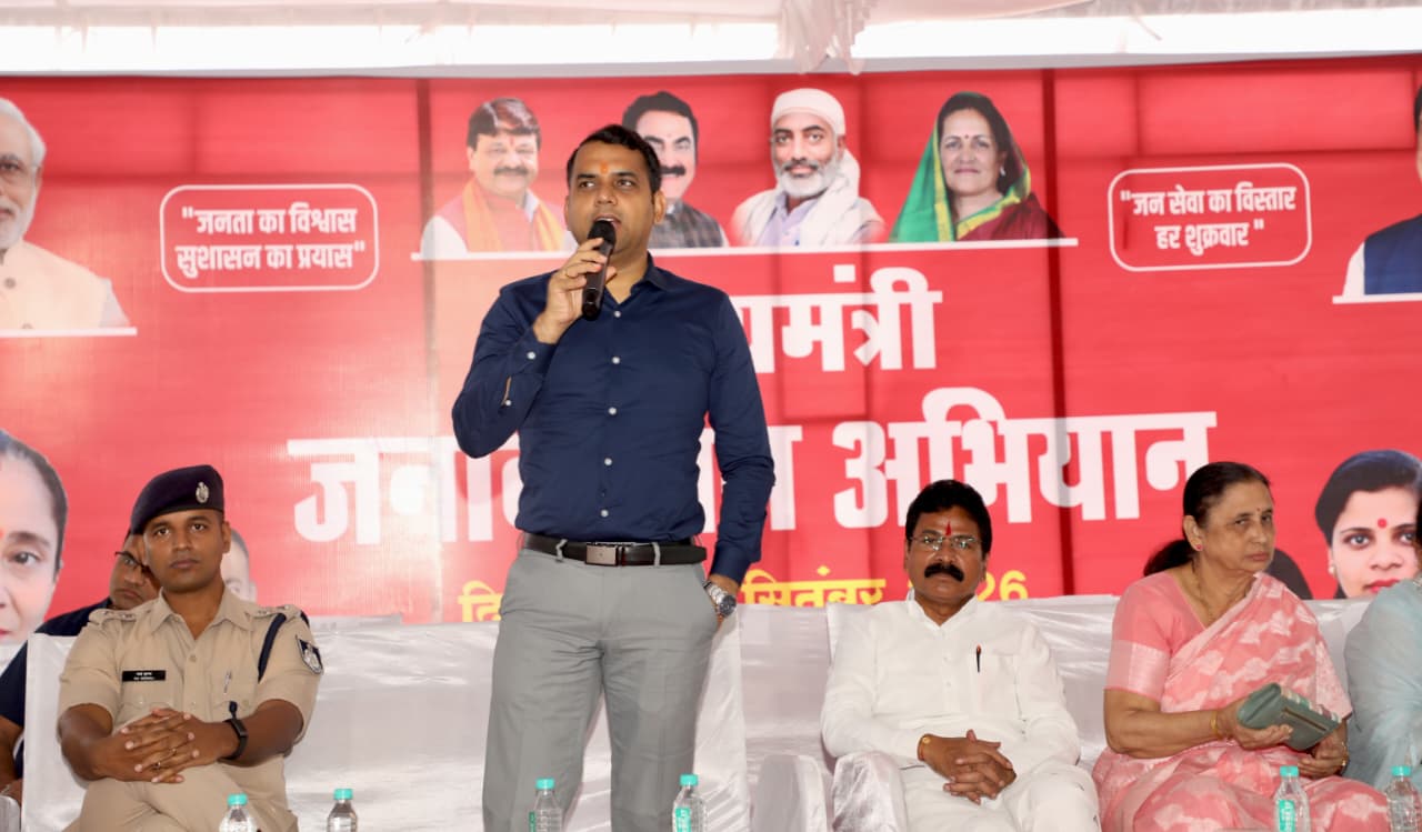 पिपरिया जनसंवाद शिविर में कलेक्टर सोमेश मिश्रा ने फार्मर रजिस्ट्री 2 माह में और राजस्व आदेशों का अमल 7 दिन में पूरा करने के निर्देश दिए।