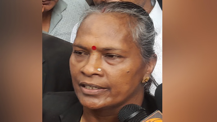 बचाव पक्ष की वकील।