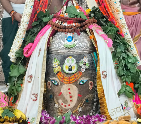 महाकाल का गणेश स्वरूप में हुआ दिव्य शृंगार, भस्म आरती में गूंजा जय श्री महाकाल