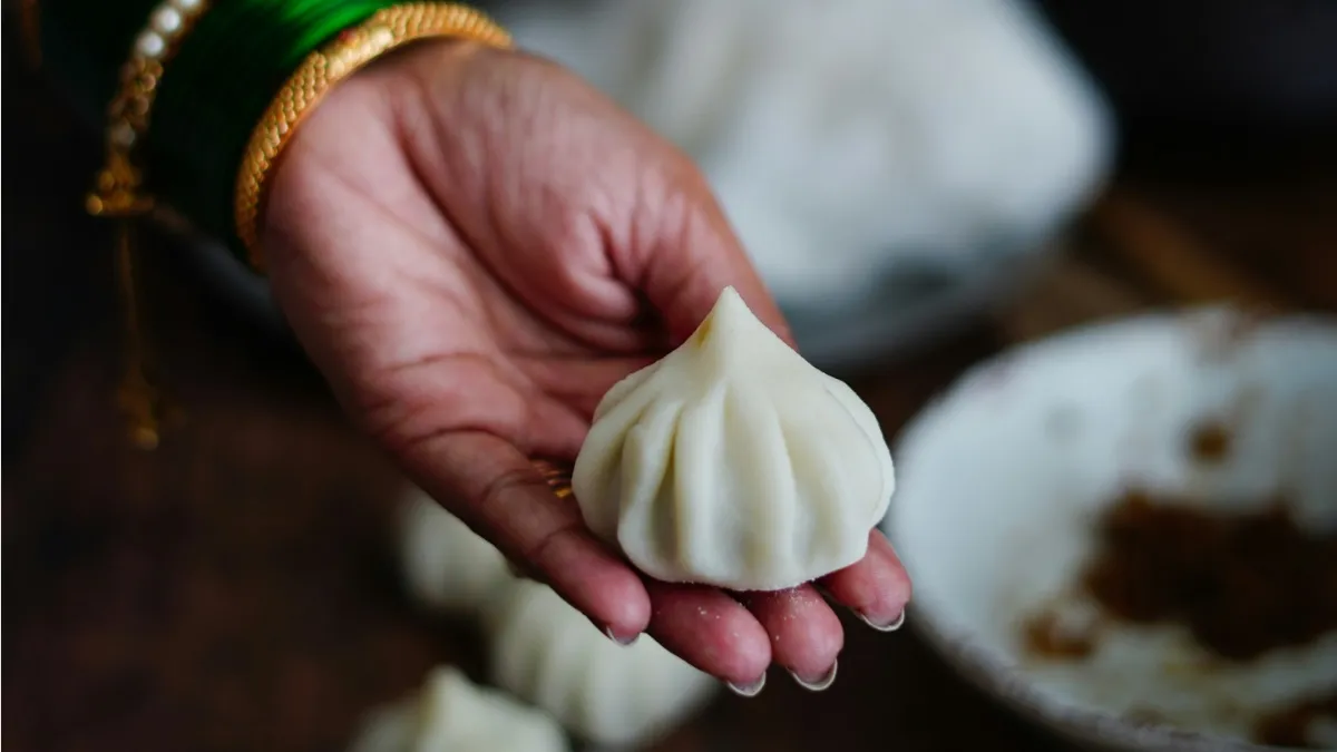 गणेश उत्सव में बनाएं इंस्टेंट मोदक, न गैस की जरूरत न भाप में पकाने की झंझट; सिर्फ 2 चीजों से मिनटों में तैयार
