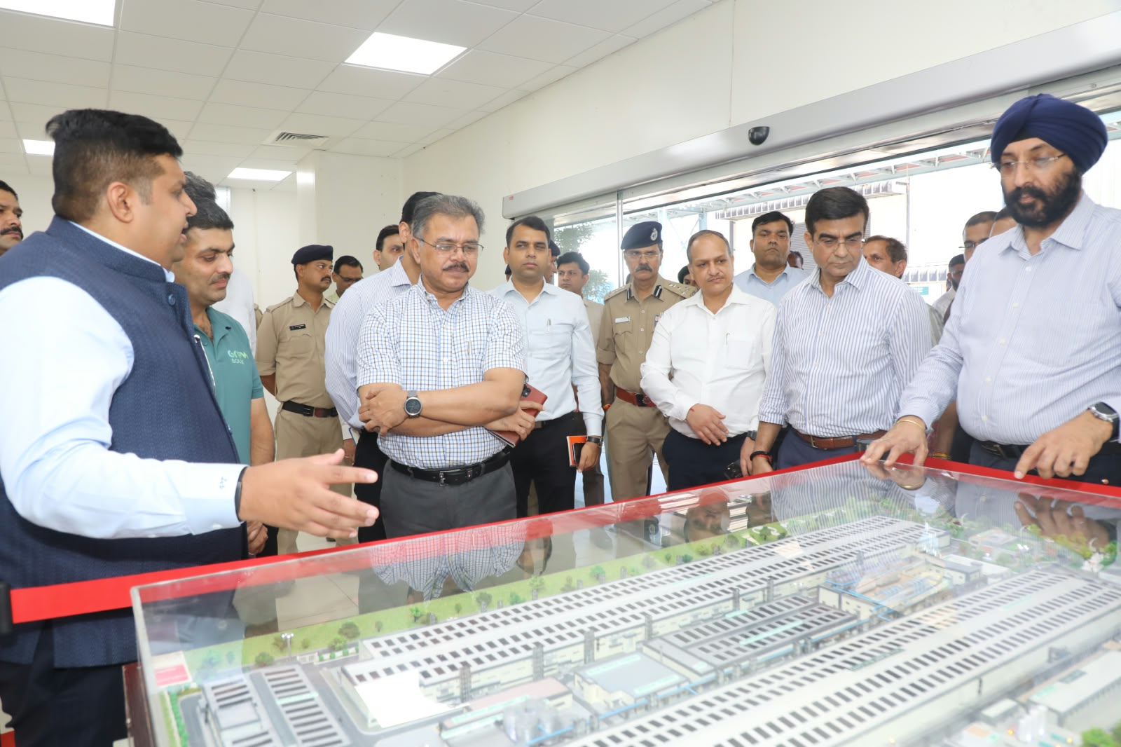 मोहासा औद्योगिक केंद्र पहुंचे मुख्य सचिव अशोक वर्णवाल, उद्योगपतियों से संवाद