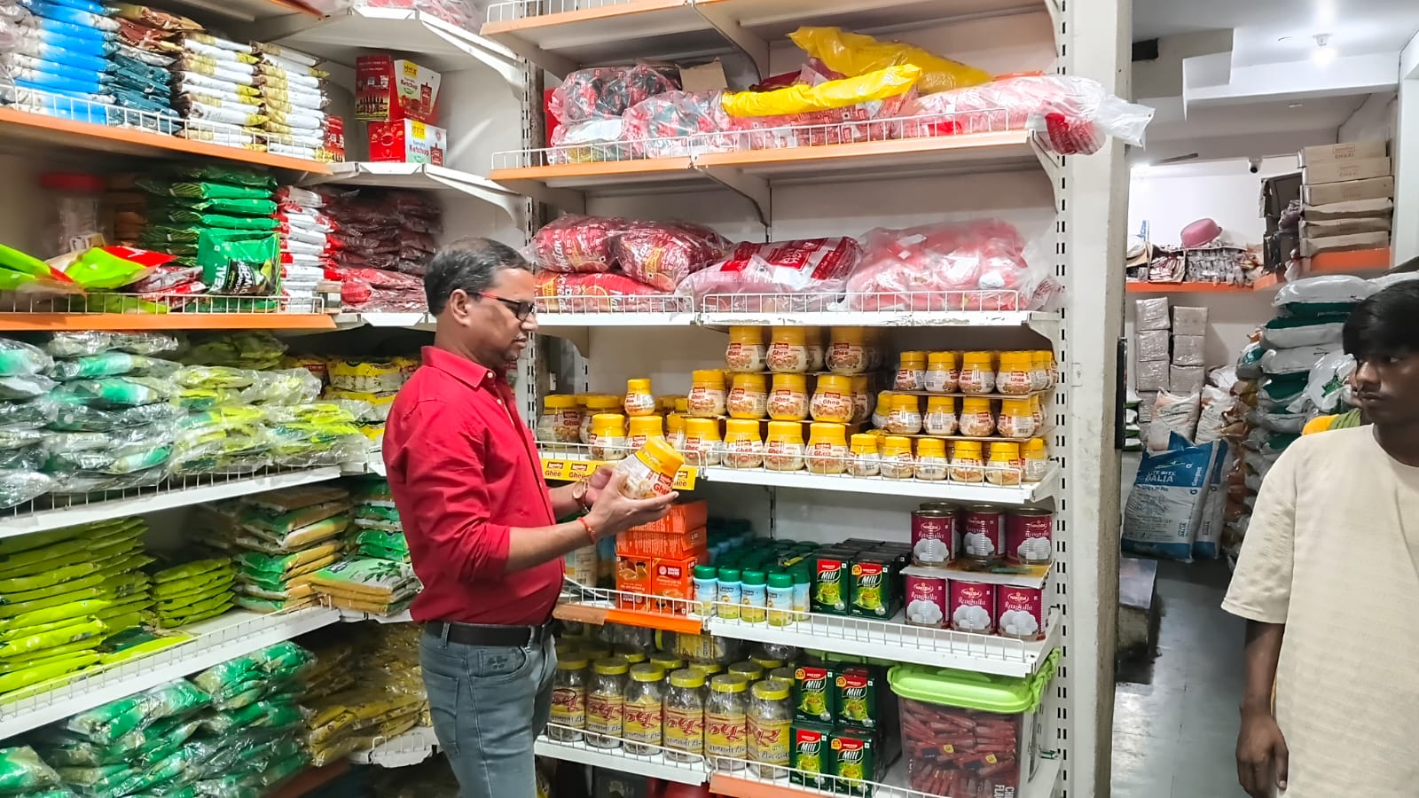 भोपाल के बाद नर्मदापुरम में भी खाद्य विभाग की कार्रवाई, 338 किलो घी जब्त; 4 सैंपल जांच के लिए भेजे