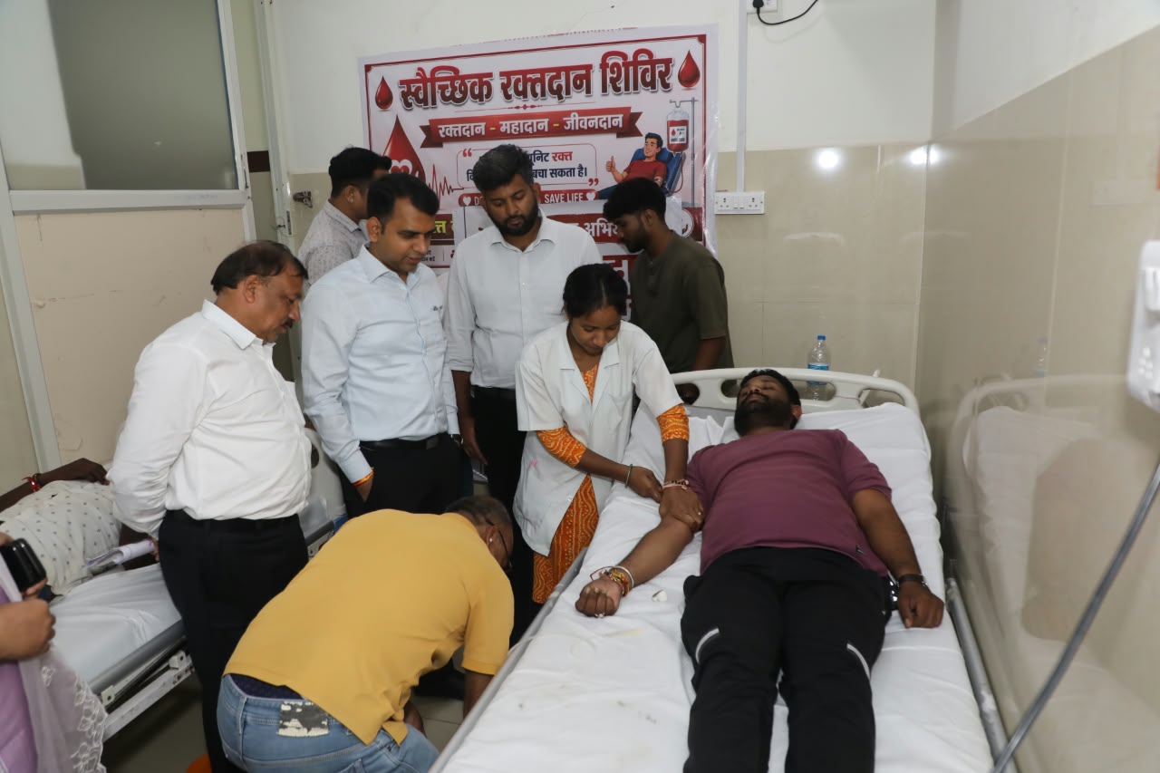 सेवा संकल्प अभियान: जिला अस्पताल में रक्तदान शिविर, कलेक्टर ने रक्तदाताओं को किया प्रोत्साहित