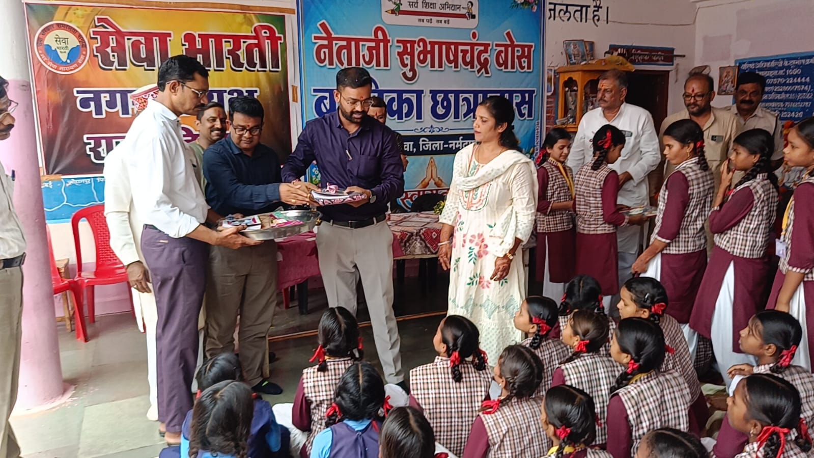 सिवनी मालवा बालिका छात्रावास में हर्षोल्लास से मनाया रक्षाबंधन, SDM ने बंधवाई राखी