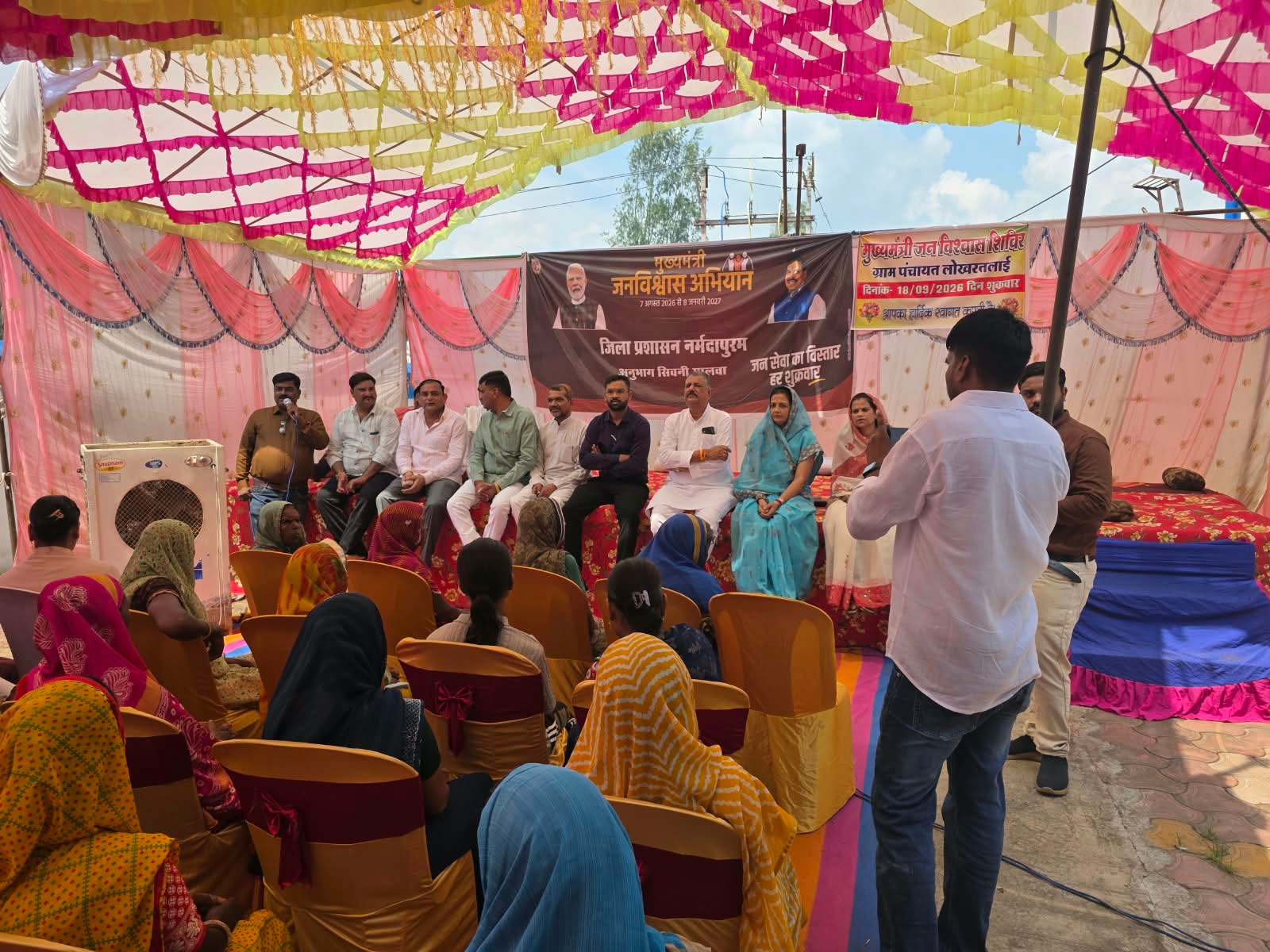 लोखरतलाई में जनविश्वास शिविर: 53 आवेदन-शिकायतें मिलीं, बंद खाद केंद्र पर एसडीएम ने जारी किया नोटिस