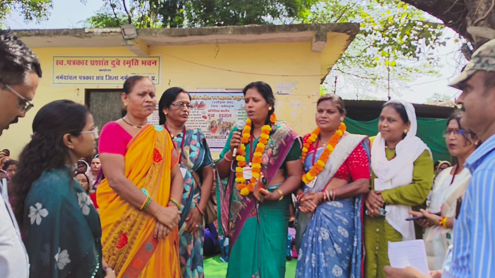 15 दिन की चूल्हा बंद हड़ताल और 3 दिन की भूख हड़ताल स्थगित, अधिकारियों के आश्वासन के बाद लिया निर्णय