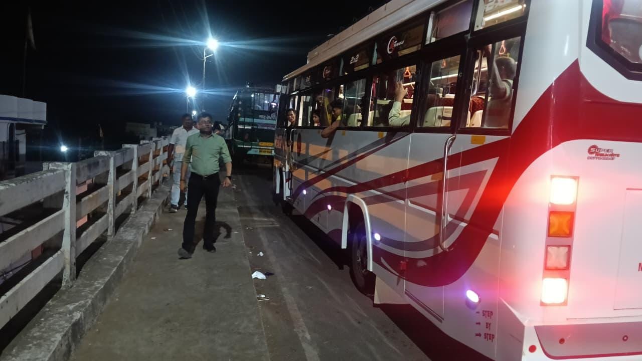 इटारसी में बस संचालकों पर आरटीओ का शिकंजा, ओवरब्रिज से सवारी बैठाने पर चालानी कार्रवाई, परमिट निरस्तीकरण की चेतावनी