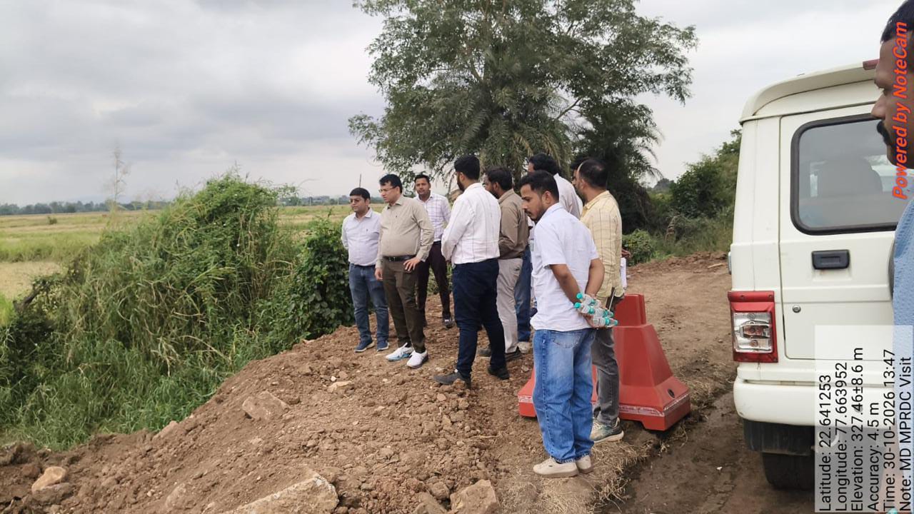 नर्मदापुरम-टिमरनी सड़क निर्माण का एमपीआरडीसी प्रबंध संचालक ने किया निरीक्षण, गुणवत्ता और समय-सीमा पर जोर