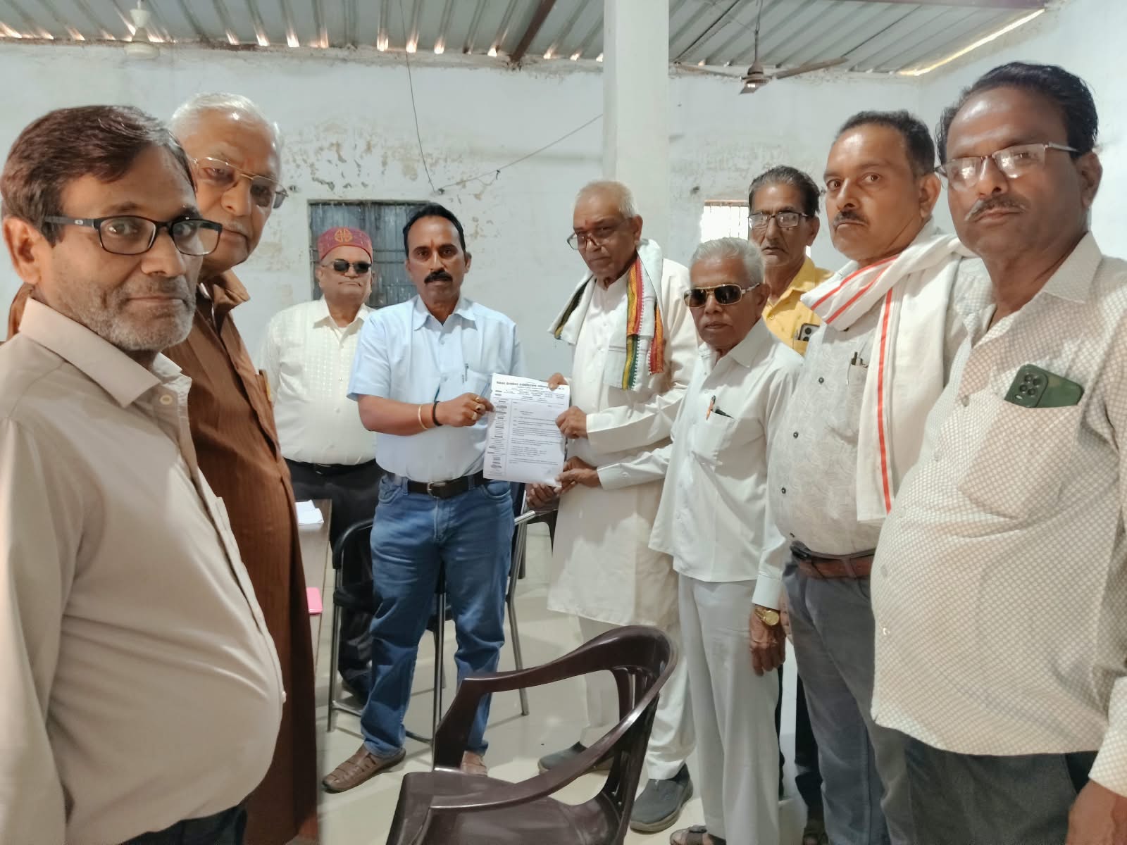 माखननगर नगर परिषद के 5 सेवानिवृत्त कर्मचारियों को अर्जित अवकाश भुगतान का इंतजार, पेंशनरों ने सौंपा ज्ञापन