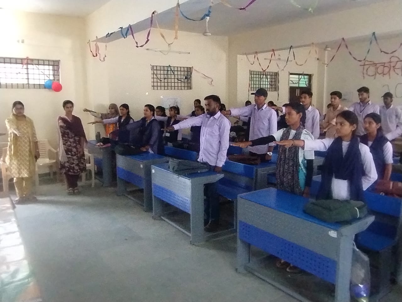 विद्यार्थियों को मेडिटेशन का अभ्यास भी कराया