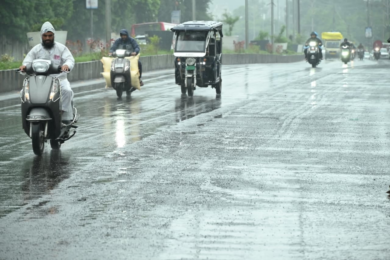 MP Weather: मानसून की विदाई के बाद भी बारिश के आसार, दिन में गर्मी और रात में बढ़ी ठंड